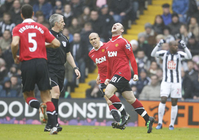 Wayne Rooney of Manchester United celebrates opening goal